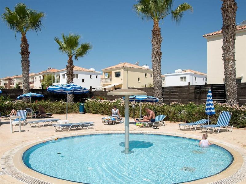 Polycarpia Hotel Pernera Eksteriør bilde